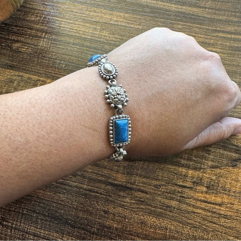 Elegant Silver Plate and Blue Women's Bracelet 7.5” - Picture 3 of 7